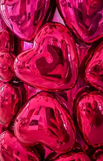 Vaas All you need is love - Shiny hearts